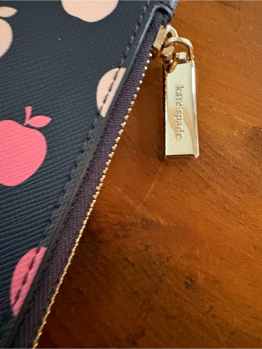 Kate Spade New York Staci Orchard Cardcase Lanyard Featuring Apples Like New - Picture 3 of 7